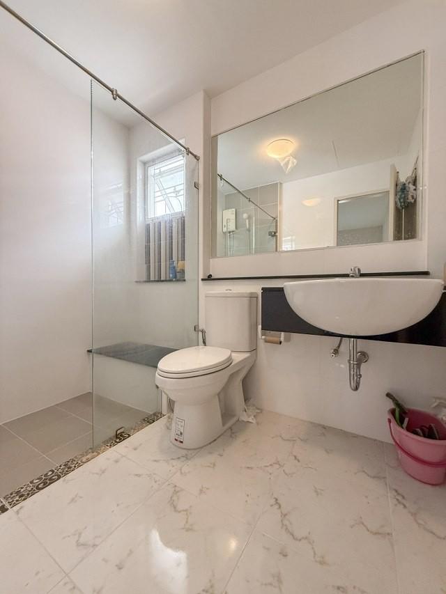 ขายบ้านแฝดมือสองนนทบุรี โครงการ ชวนชื่น พระราม7-สิรินธร (Chuanchuen Rama 7-Sirindhorn) เนื้อที่ 36 ตร.ว. ใกล้รถไฟฟ้าสายสีแดงสถานีบางบำหรุ 12