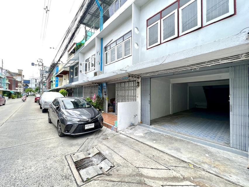 ✨ขายด่วน ตึกแถว 2 ชั้น (ต่อเติมเพิ่มเป็น 3 ชั้น) ทำเลดี ซอยเอกชัย 62 เดินเข้าซอยเพียง 100 เมตร ใกล้ตลาดปิ่นทองและ Big C บางบอน 2