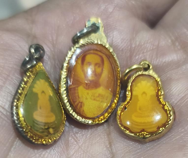 ล็อกเก็ตหลวงปู่แหวนเลี่ยมทอง วัดดอยแม่ปั๋ง เชียงใหม่ 3 องค์ 3