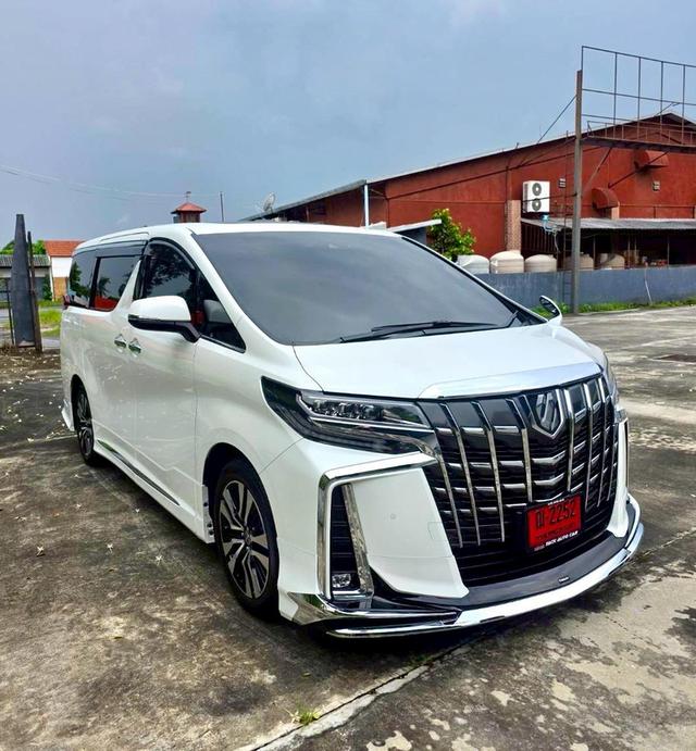 Toyota ALPHARD 2.5SC PACKAGE สีขาว ปี 2023 ไมล์ 17,000 กม.