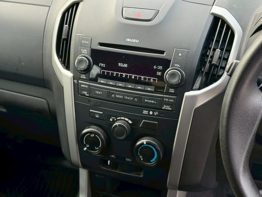 IISUZU DMAX Y2014 Pickup 2dr Ext. Cab Hi-Lander L Man. 5sp RWD 2.5DCT สีดำ Y2014.  เกียร์ธรรมดา  10