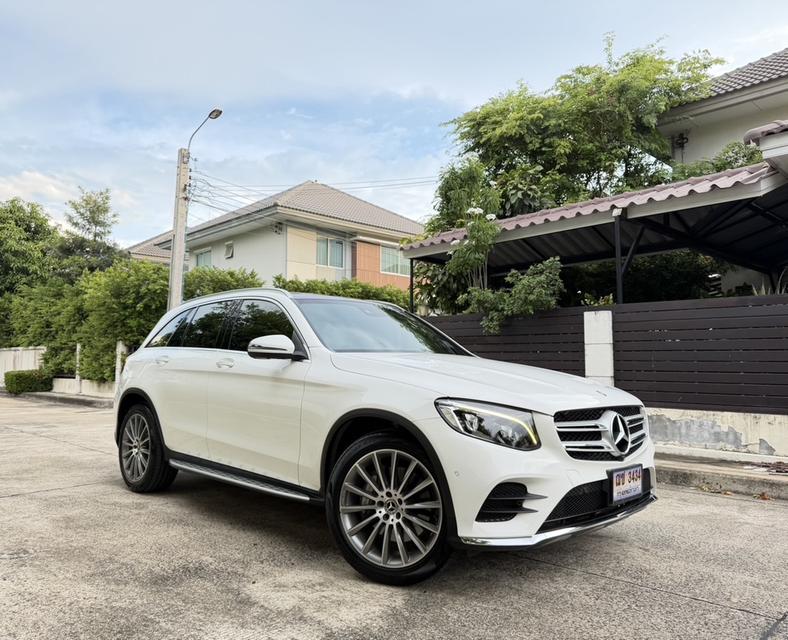 รหัสรถ AP3434 Benz GLC 250d 4MATIC AMG Dynamic ปี17 สีขาว รูปที่ 2