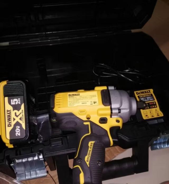 เครื่องมือไร้สาย Dewalt มือสอง ของแท้ราคาจับต้องได้ครับ 19