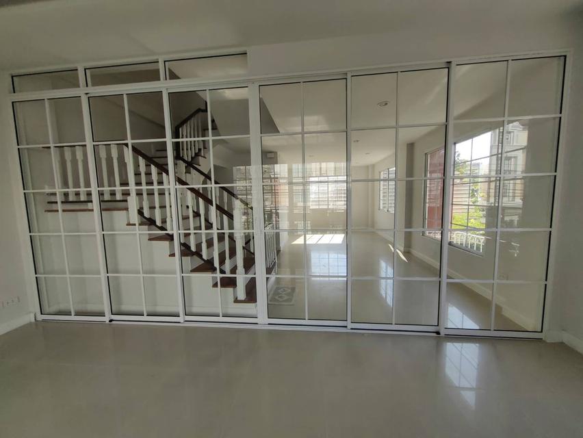 ให้เช่าโฮมออฟฟิศ 4 ชั้น Plus Park Avenue  ลาซาล-ศรีนครินทร์  สิ่งแวดล้อมดี ใกล้ BTSแบริ่ง และMRTศรีลาซาล 5