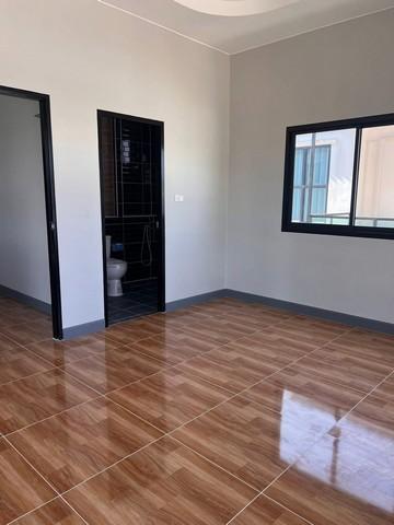 บ้านเดี่ยวให้เช่าทำเลนาป่าชลบุรี-ท้องคุ้ง 4 ห้องนอน 4 ห้องน้ำ 1 ห้องโถงใหญ่ 1 ห้องครัว 2-3 ที่จอดรถพื้นที่ใช้สอยขนาด 74 7