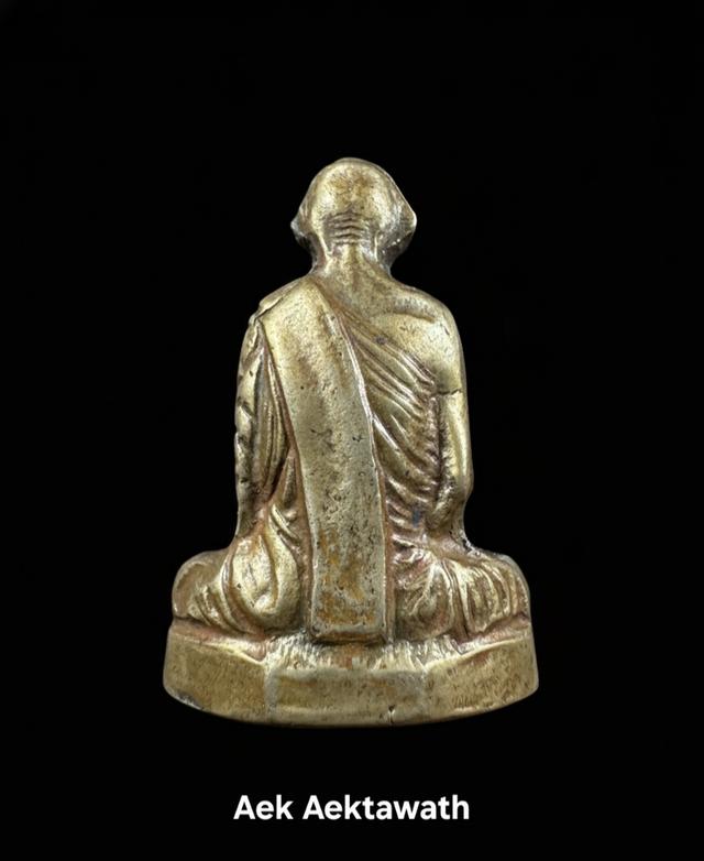 หลวงพ่อเดิม รุ่นเพดานโบสถ์ ปี 2493 เนื้ออัลปาก้า หน้าผาก6ขีด