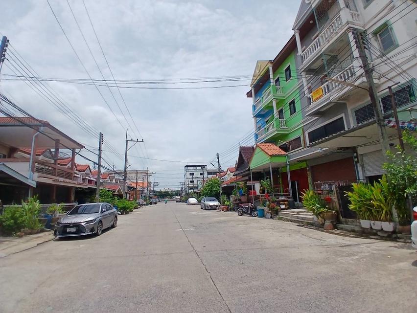 ขายอาคารพาณิชย์ 3 ชั้น หมู่บ้านรุ่งเรืองเฮ้าส์1 คลอง4 ถนนพระองค์เจ้าสาย 3
