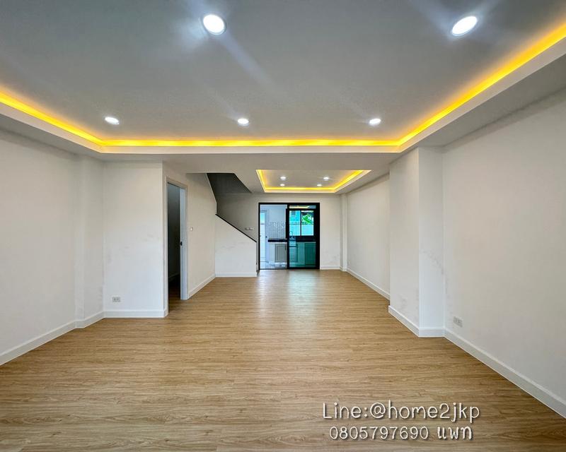ทาวน์โฮม 4 ชั้น ลาดพร้าว 110 ทาวน์โฮมดีไซน์โมเดิร์น ทำเลลาดพร้าว 3