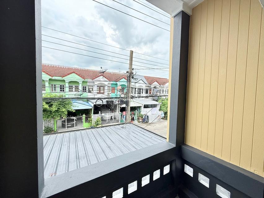 หมู่บ้านรุ่งนภา ร่มเกล้า 16 17