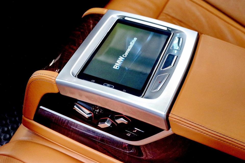 BMW 740Li m-performance (G12) Look M760Li ปี 2016  12