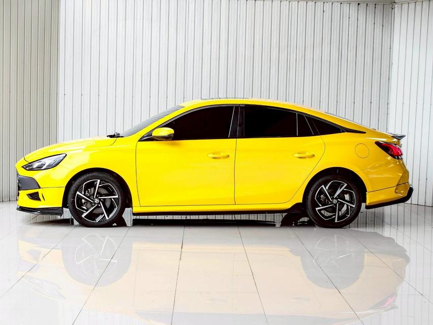 MG 5 1.5 X SUNROOF ปี 2022 โฉม ปี21-ปัจจุบัน สีเหลือง เครื่องเบนซิน เกียร์ Auto ไมล์แท้เพียง 68,979 km.