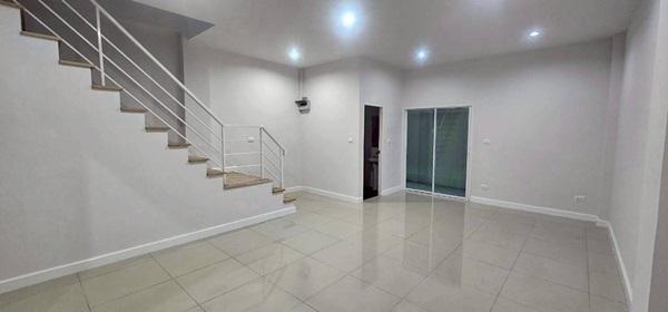 ขายทาวน์โฮม 3 ชั้น รีโนเวทใหม่ ข้างซอยวัดบางปิ้ง ถ.ศรีนครินทร์ อ.บางเมือง จ.สมุทรปราการ โทร 098-5459419 3