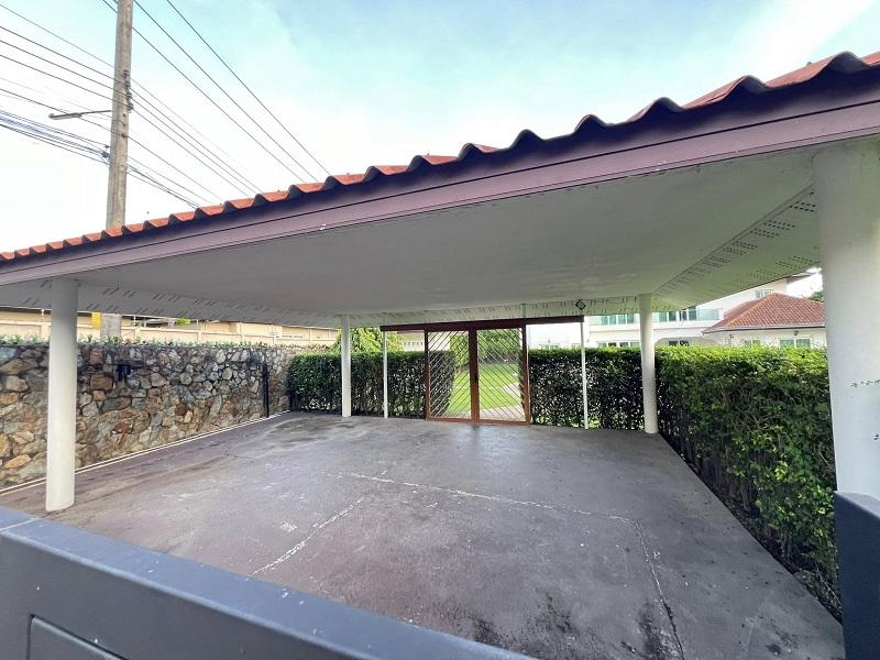 ขายหรือเช่า บ้านเดี่ยวพื้นที่ขนาดใหญ่ 458 ตรว พร้อมสระว่ายน้ำ เดินทางสะดวกใกล้อ่างเก็บน้ำมาบประชันและทางด่วนมอเตอร์เวย์ บางละมุง ชลบุรี. 8