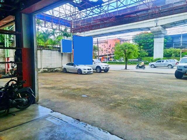 MRT ศรีนครินทร์ 800ม. ซีคอนสแควร์ 500 ม. ทำเลดี ติดถนนใหญ่ ร้านขายอะไหล่ ขาย-เช่าอาคารพาณิชย์ 4.5 ชั้น+ดาดฟ้า หัวมุม145 3