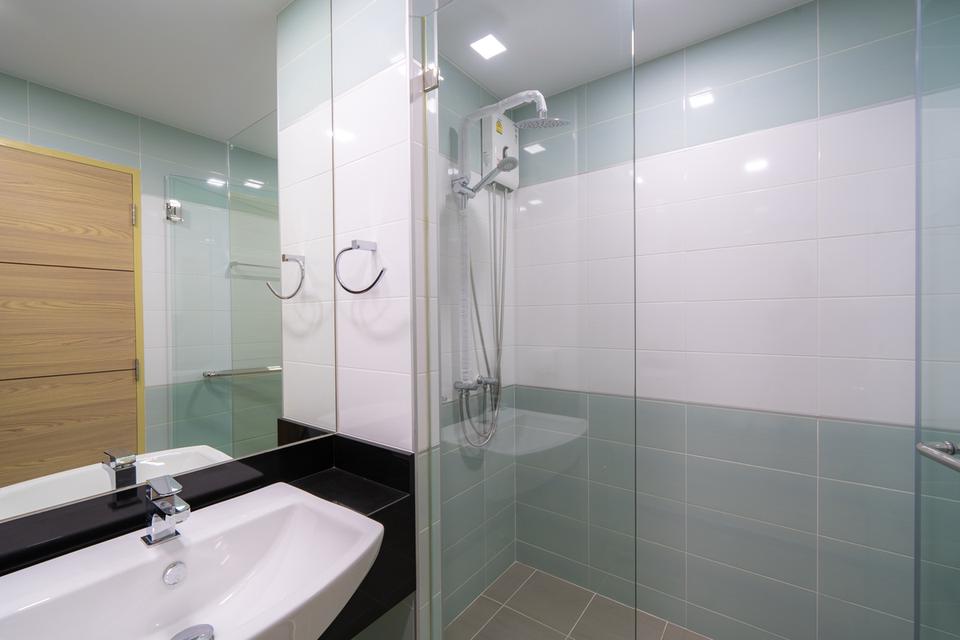 Whale Marina Condo Beachfront Najomtien 6