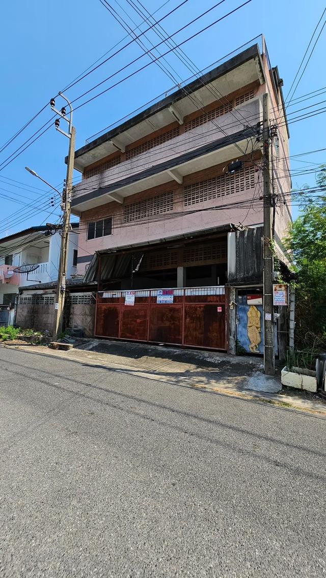 ขายตึกลาดปลาเค้า 72 แยก 4 1