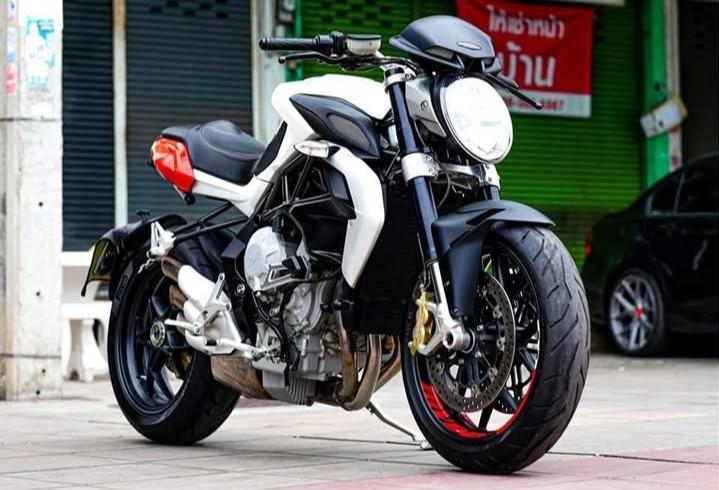 2013 Mv Agusta  Brutale800  4