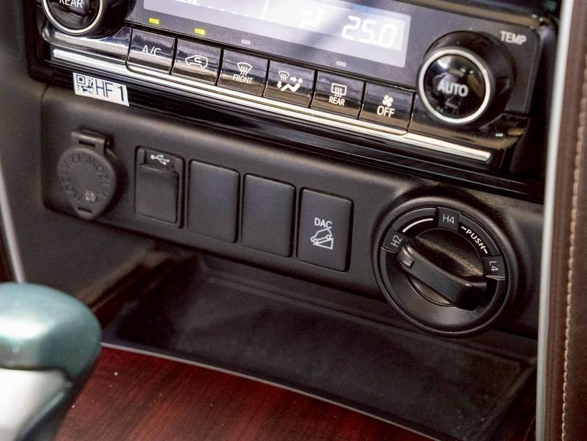 ประกันเครื่องเกียร์3ปี 30,000 km.Toyota fortuner 2.4V 4WD ปีจด 2019 10