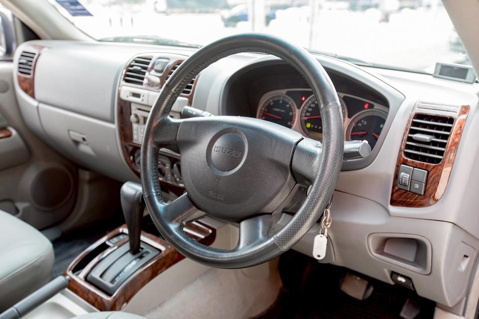 Isuzu Mu-7 3.0 ดีเซล เกียร์ออโต้ ปี 2006 สีเทา มือเดียวป้ายแดง 12