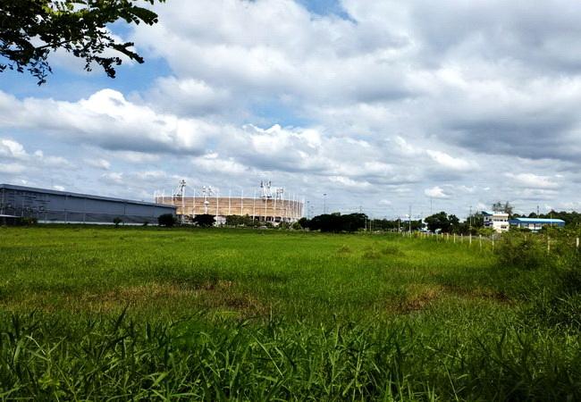 ขายที่ดิน หนองจอก ตรงข้ามบางกอกอารีน่า ติดถนนเชื่อมสัมพันธ์ เนื้อที่ 21-3-39 ไร่ 8