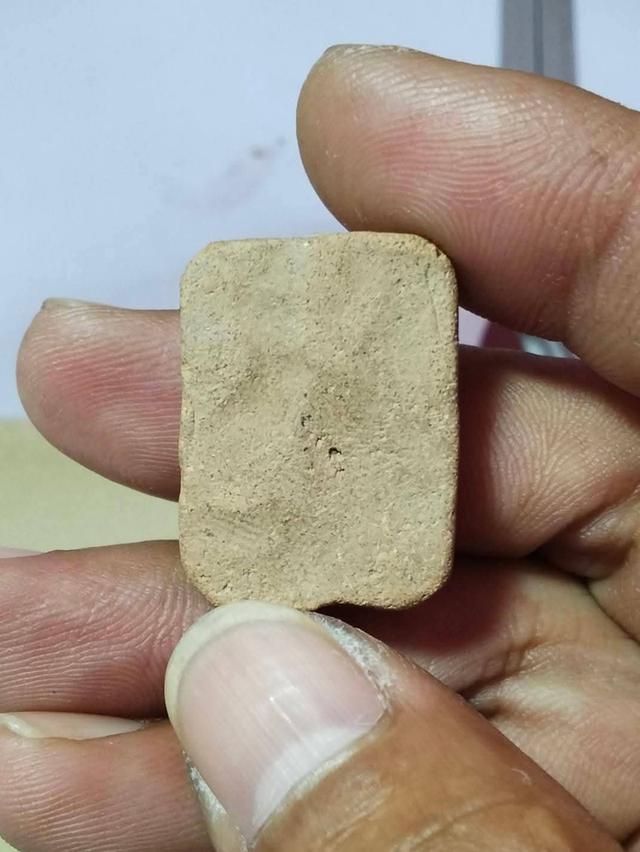 พระผงหลวงพ่อปาน พิมพ์หนุมานแบกแท่น 3 ชั้น 2