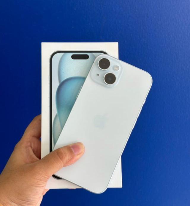 iPhone 15 color blue 