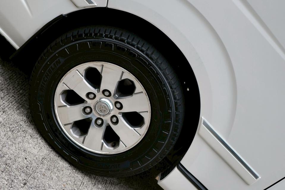 TOYOTA VENTURY 2.7 AUTO ไมล์ 2 แสน 6