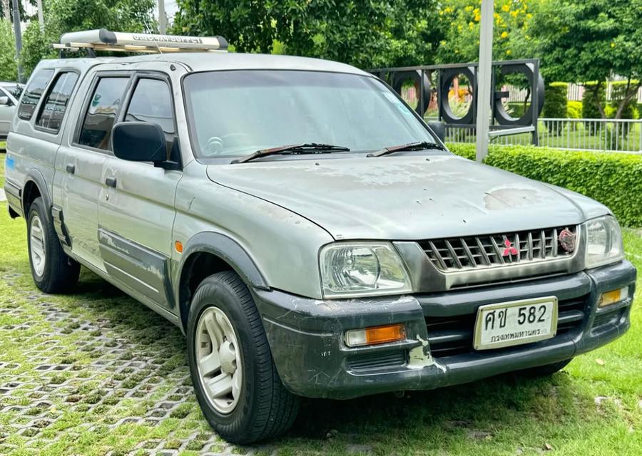 2001 Mitsubishi Strada Grandis