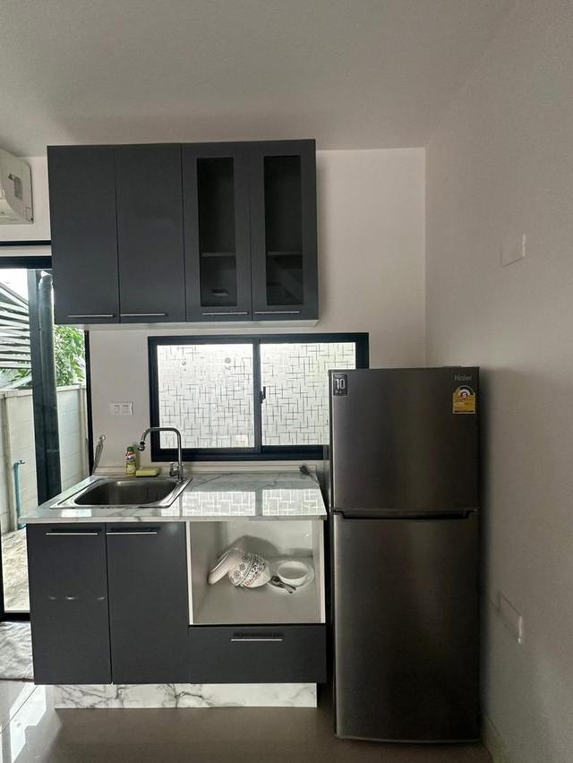 MTR119 ให้เช่าทาวน์โฮม 3 ชั้น หลังมุม บ้านกลางกรุง ศรีนครินทร์-อ่อนนุช แปลงพิเศษพื้นที่ข้างบ้านเยอะ ให้ความรู้สึกเหมือนอยู่บ้านเดี่ยว จัดสวนหญ้าเทียม 3