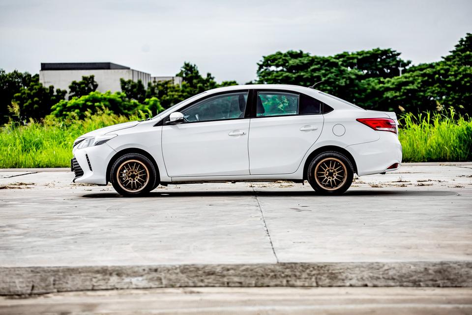 Toyota Vios 1.5E ปี 2017 สีขาว 10