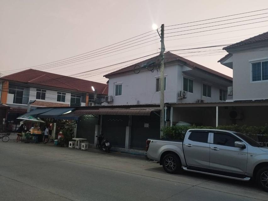 บ้านทาวเฮ้าท์หลังริม 1