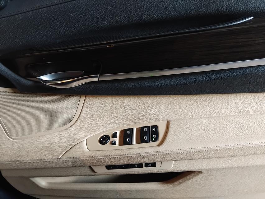ขายรถบัาน เจัาของขายเอง BMW 730LD ปี 2012 สีบรอนซ์ทอง ไมล์แท้ 184,041 กม. ฟูลออฟชั่นแต่ง M sport 18