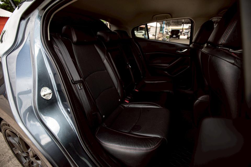 Mazda3 Skyactiv 2.0 S Hatchback ปี 2014 สีเทา มือเดียวป้ายแดง 12