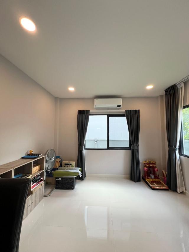 For Sale ขายด่วน บ้านเดี่ยว 3 ห้องนอน หลังมุม หมู่บ้านเซนโทร รามอินทรา - จตุโชติ 2 ( Centro Ramindra–Chatuchot 2 ) สภาพใหม่ พร้อมอยู่ 4