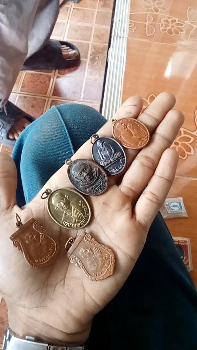 เสมาพ่อท่านคล้ายวาจาสิทธิ์