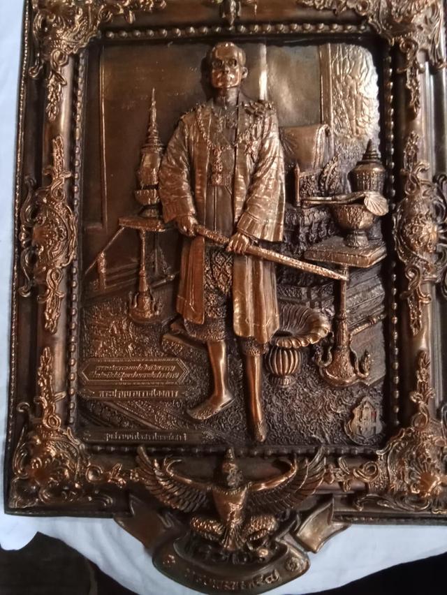  รูปหล่อ ในหลวงรัชกาลที่9งานแกะสลักเนื้อทองแดง 3