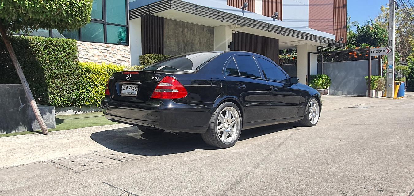 ขายรถ ที่บ้านครับ  Benz E220 CDI สีดำ 2