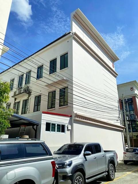 เซ็นทรัล บางนา 600 ม. ให้เช่าทาวน์โฮม 3.5ชั้น 21ตร.ว. 270 ตร.ม.MRT ศรีลาซาล 1.3กม. มอนเตสซอรี่ อะแคเดอมี่ 200 ม. 3 นอน 4 1