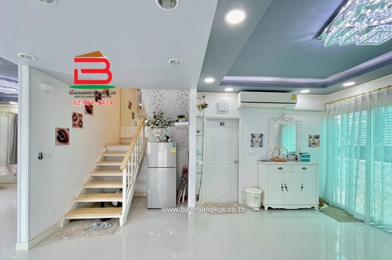 บ้านแฝด หมู่บ้าน อารียา เดอะวิลเลจ ลําลูกกา-คลอง 5 เนื้อที่ 44.8 ตรว. ใกล้รร.วัดปัญจทายิกาวาส ถนนลำลูกกา ตำบลลาดสวาย อำเภอลำลูกกา จังหวัดปทุมธานี