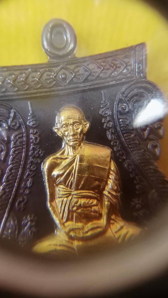 หลวงพ่อรวยบูชาครูเนื้อนวะหน้ากากทองคำ รูปย่อยที่ 4