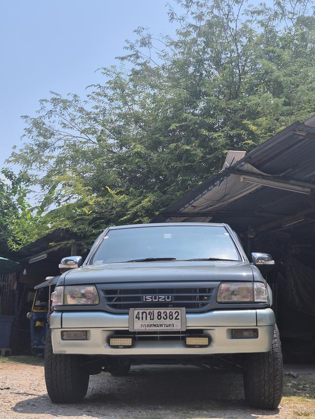 Isuzu TFR ตัวแวนไทยรุ่ง