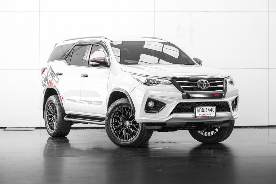 2016 Toyota Fortuner 2.8 TRD Sportivo 4WD SUV AT สีขาว ไมล์ 140764 กม.