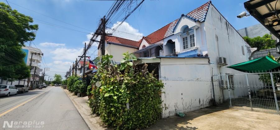 9050298 : ขายทาวน์เฮ้าส์ 2 ชั้น หลังริม ติดถนนเมน หมู่บ้าน 5 กะรัต วิลล่า รามคำแหง บนที่ดินขนาด 20 ตรว. ถนนรามคำแหง 68 8