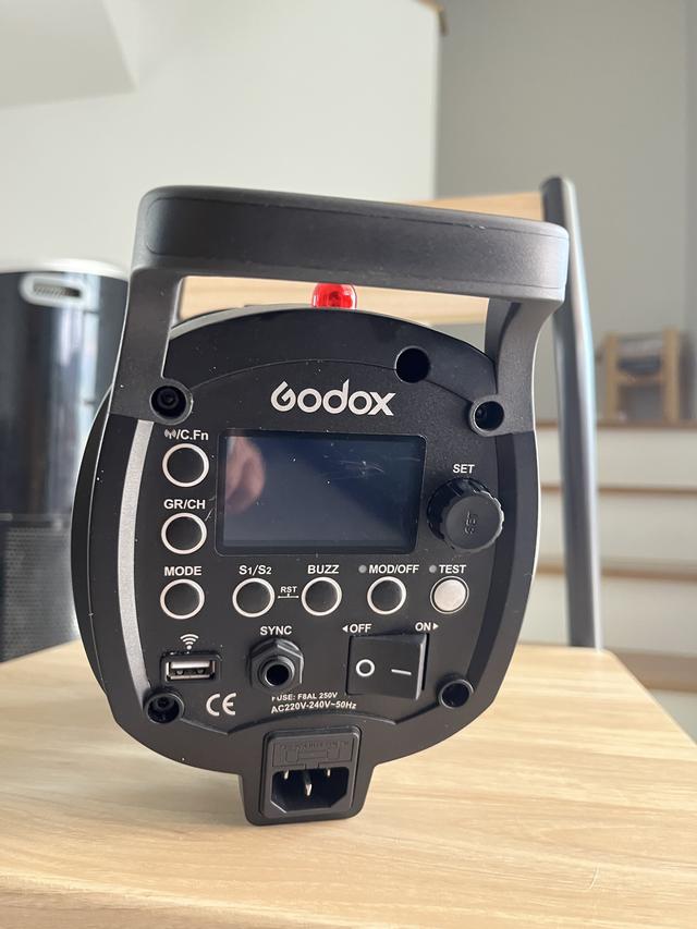 Godox QT600 2