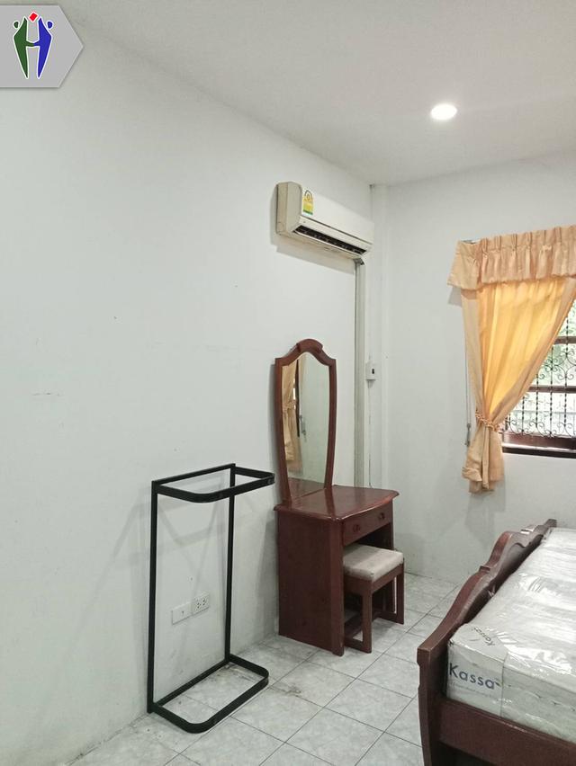 บ้านเดี่ยวให้เช่า เขาน้อยพัทยา ไม่มีเฟอร์นิเจอร์ •	ขนาด 60 ตารางเมตร 3 ห้องนอน 2 ห้องน้ำ  •	เครื่องปรับอากาศ  •	บ้านไม่มีเฟอร์ •	ที่จอดรถในร่ม ตำแหน่ง 8