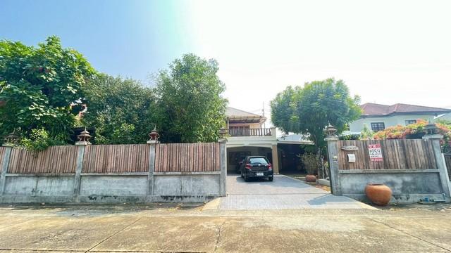 ขายบ้านหรูสไตล์คลาสสิกหลังใหญ่ มบ.มณียา 3 ท่าอิฐ 125.9 ตร.วา ตกแต่งด้วยไม่สัก-ไม้ประดู่ พร้อมสวนร่มรื่นและความเงียบสงบเป 1