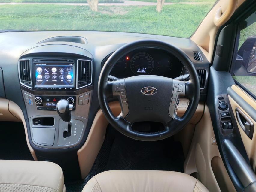 ขาย Hyundai H1 2.5Deluxe ปี17 10