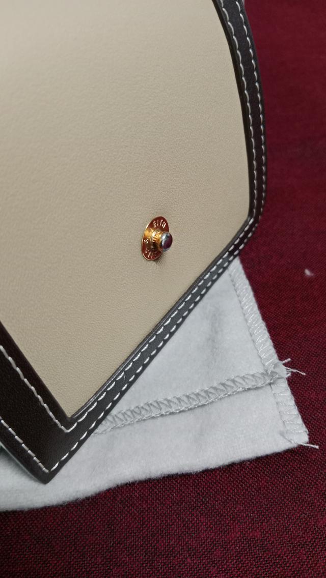 กระเป๋าสตางค์ CHARlES KEITH 6