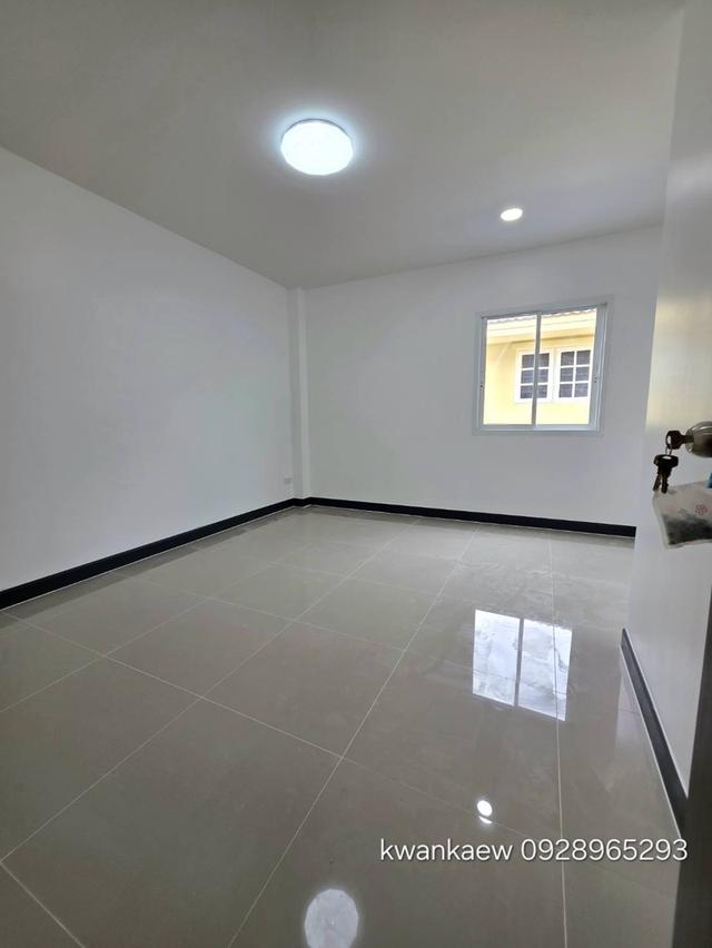 ขายทาว์นโฮม รีโนเวทใหม่ ติดถนนสายไหม พร้อมอยู่ 11