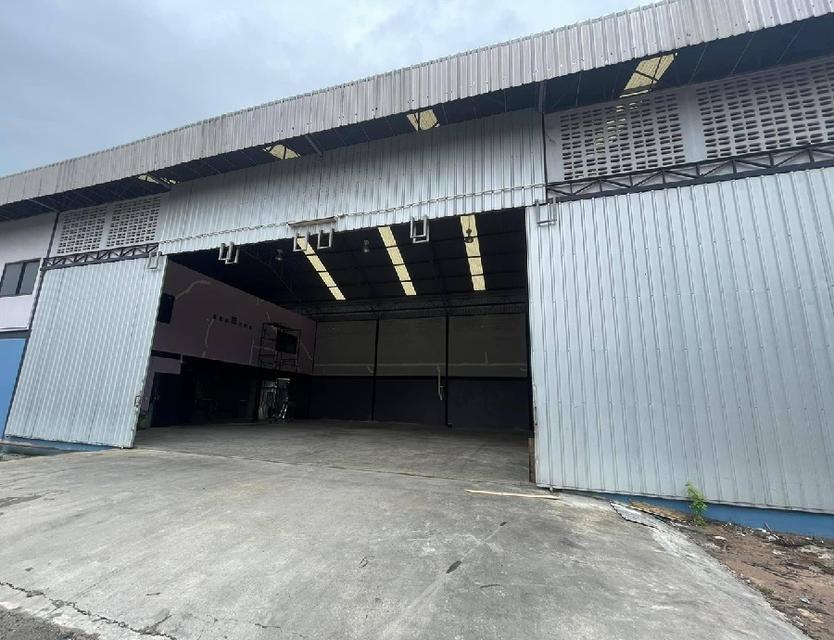 ให้เช่าโกดังพร้อมสำนักงาน 2 ชั้น / พื้นที่ 575 ตารางเมตร / ทำเล ถนนพัฒนาชนบท 4 เขตลาดกระบัง 4